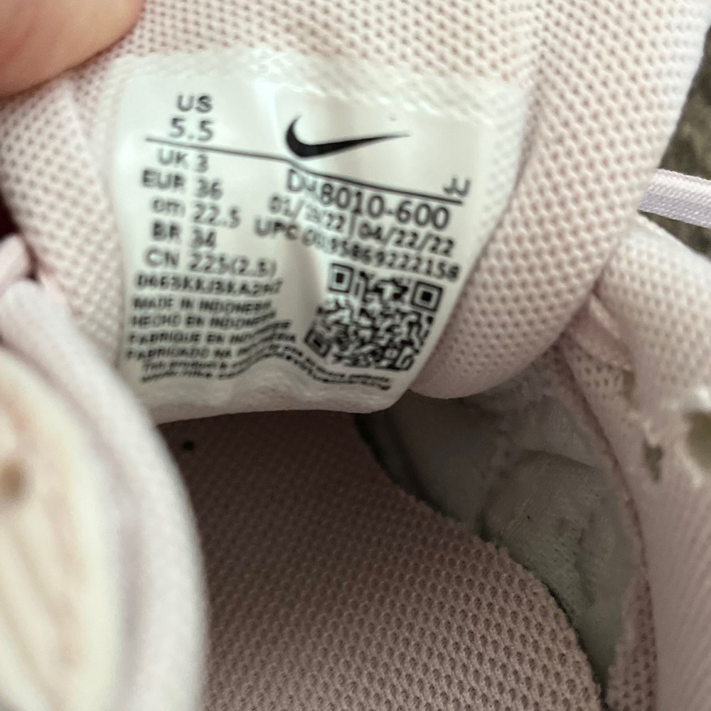 Nike Air Max 90 Sneakers - Picture 7 of 7